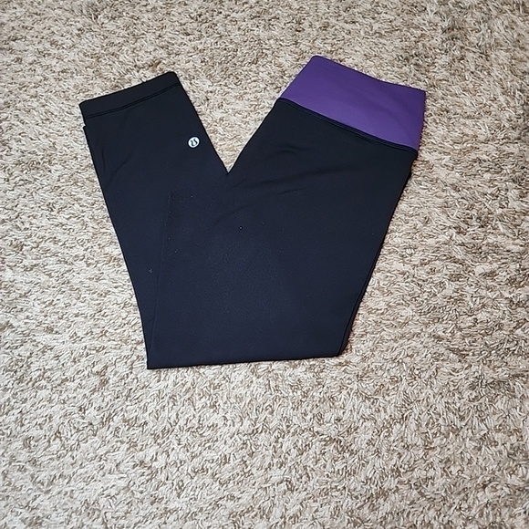 Lululemon black Capri Leggings Purple Crossover Waistband Women’s size 6 - Picture 3 of 9